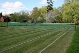 Bed and breakfast tennis court